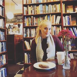 Meet your Posher, Alexandra